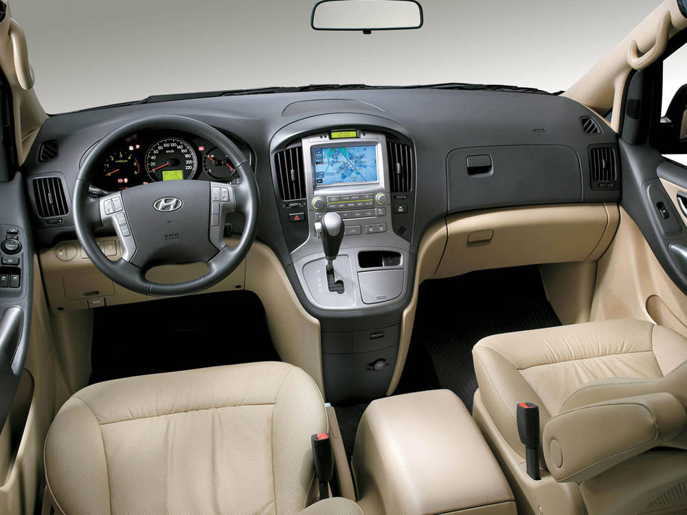 Hyundai Grand Starex 2022 interior dashboard